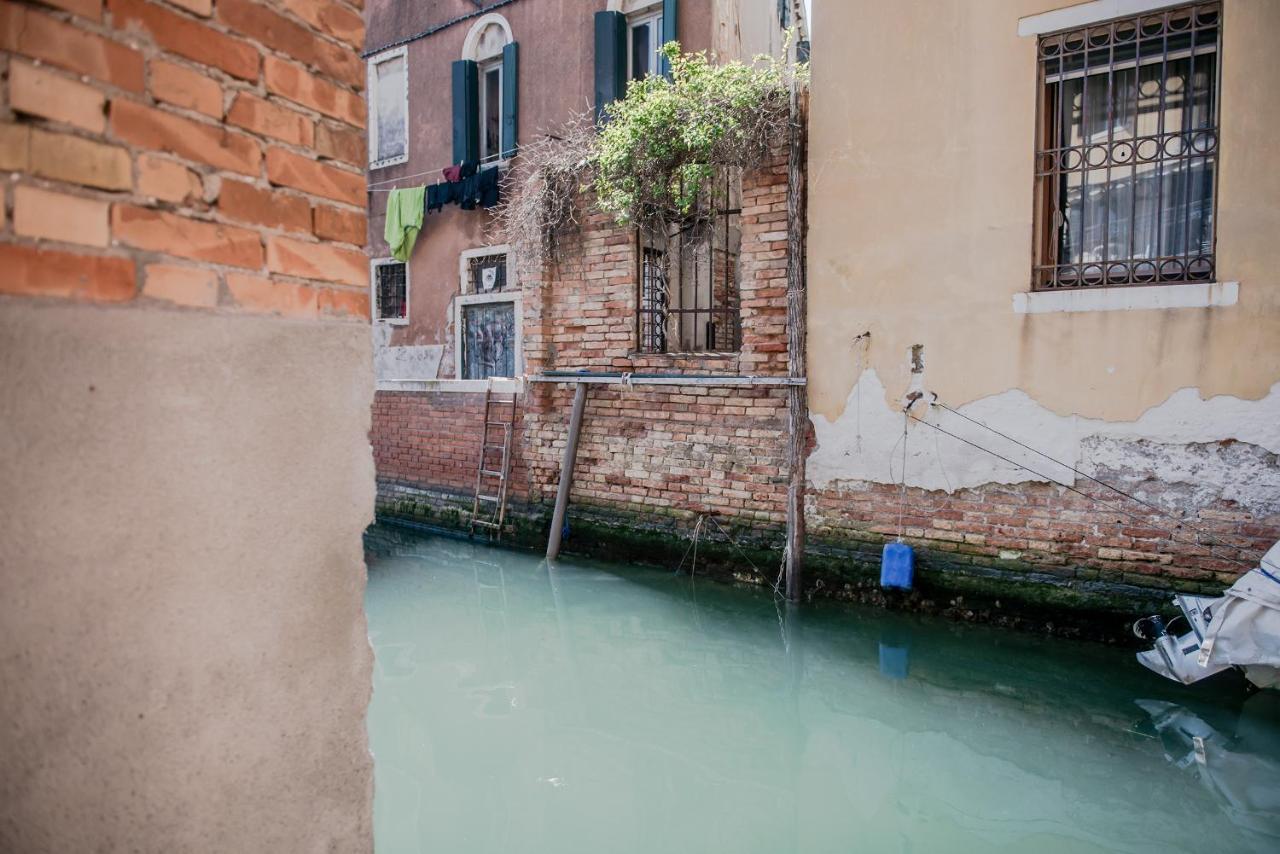 Gondola Rosa, Incantevole Vista Sul Canale Wenecja Zewnętrze zdjęcie